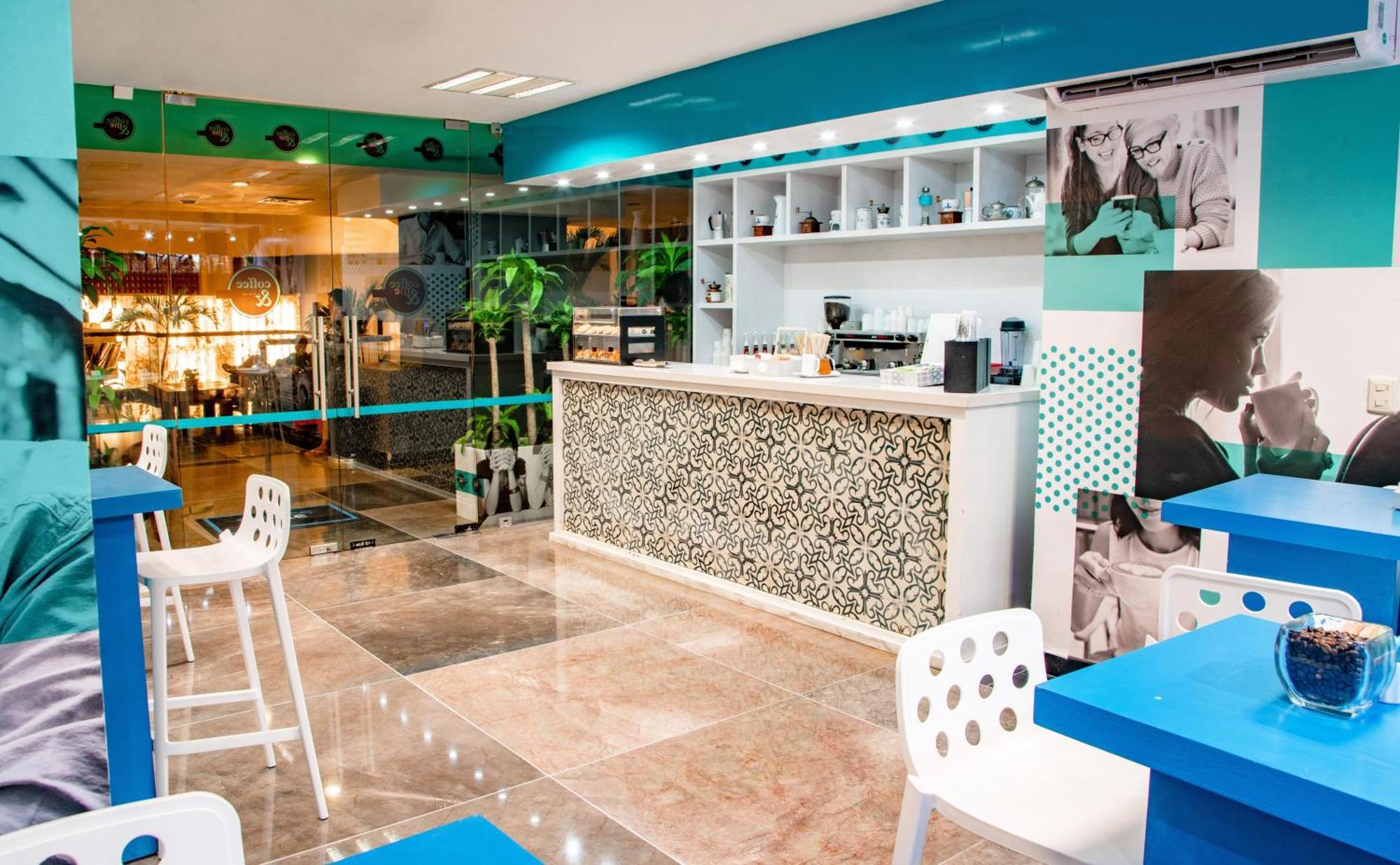 Grand Oasis Palm Ξενοδοχείο Κανκούν Εξωτερικό φωτογραφία The interior of a typical café